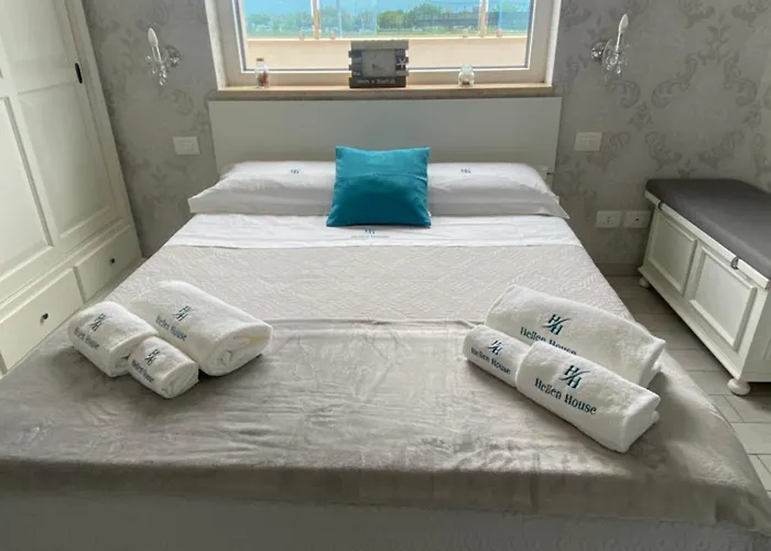 Nyaraló Hellen House *